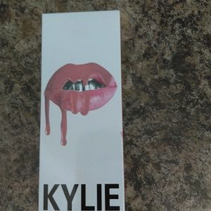 Kylie lip stick and liner